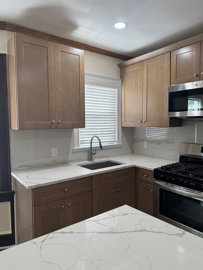 102 Riggs Pl, Unit 1stfloor, Unit 1stfloor