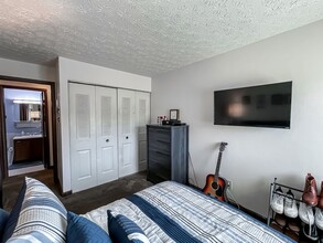 Newton Village Apartments in Newton Falls, OH - Building Photo - Building Photo
