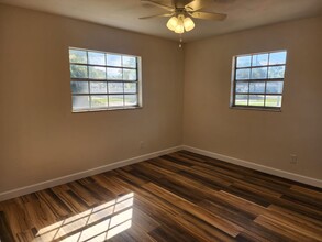 1609 56th St S in Gulfport, FL - Foto de edificio - Building Photo