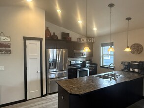 11822 E Rivercrest Dr in Spokane Valley, WA - Foto de edificio - Building Photo