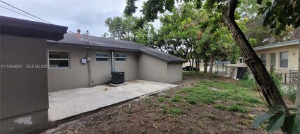 1642 44th St in West Palm Beach, FL - Building Photo - Building Photo