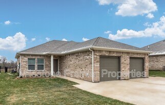 2407 N Hickory St in Sherman, TX - Building Photo