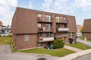 440 Clapin Pl in Laval, QC - Building Photo