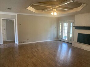 6033 73rd St in Lubbock, TX - Foto de edificio - Building Photo