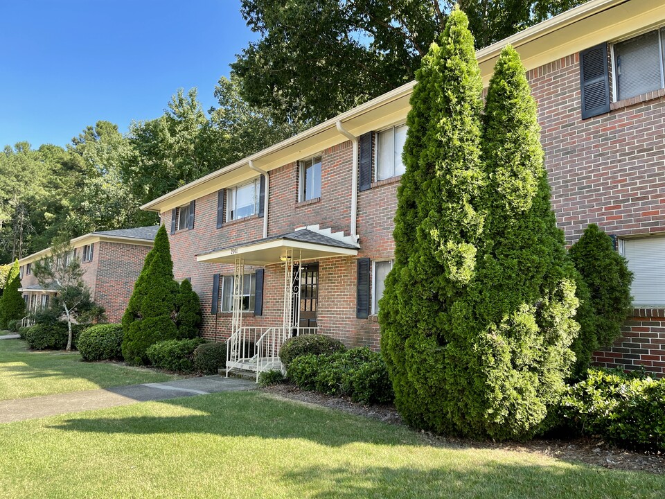 Vestavia Plaza Apartments in Vestavia Hills, AL - Building Photo