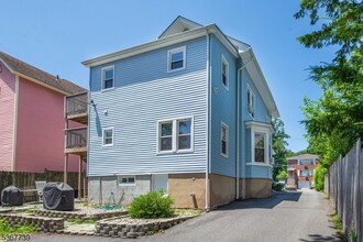 19 St Lukes Pl-Unit -2 in Montclair, NJ - Building Photo - Building Photo