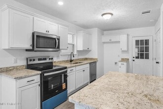 214 W Lakewood Dr in Hattiesburg, MS - Building Photo - Building Photo