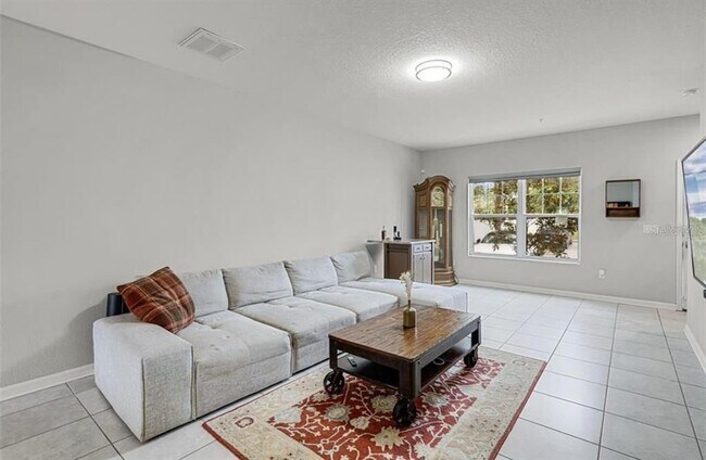 9203 Bella Terraza Way in Temple Terrace, FL - Building Photo - Building Photo