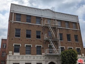 456 Cochran Ave in Los Angeles, CA - Building Photo