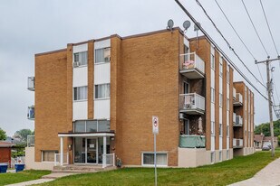 376 87E Av in Laval, QC - Building Photo