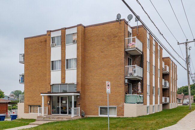 376 87E Av in Laval, QC - Building Photo - Primary Photo