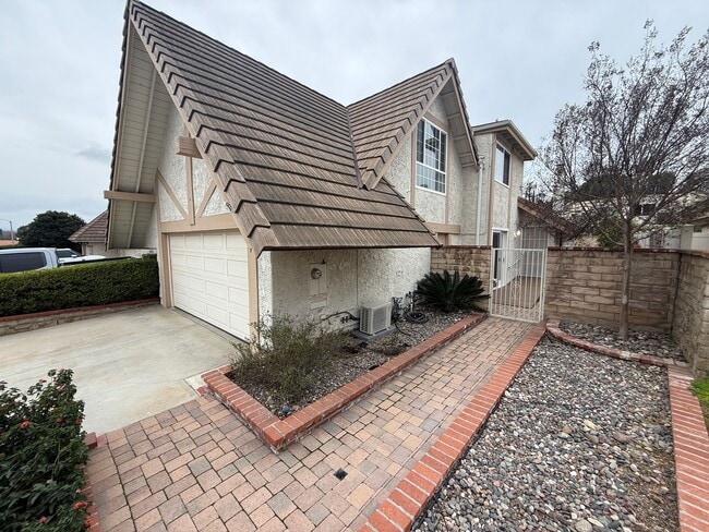 27069 Rio Prado Dr in Santa Clarita, CA - Building Photo - Building Photo