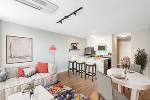 5940 N Sheridan Rd, Unit 301, in Chicago, IL - Building Photo