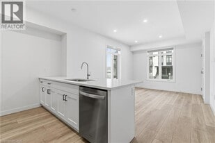 405 Myers Rd in Cambridge, ON - Building Photo