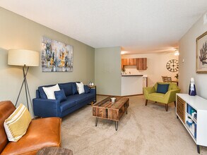 Westwind Apartments in St. Louis Park, MN - Foto de edificio - Building Photo