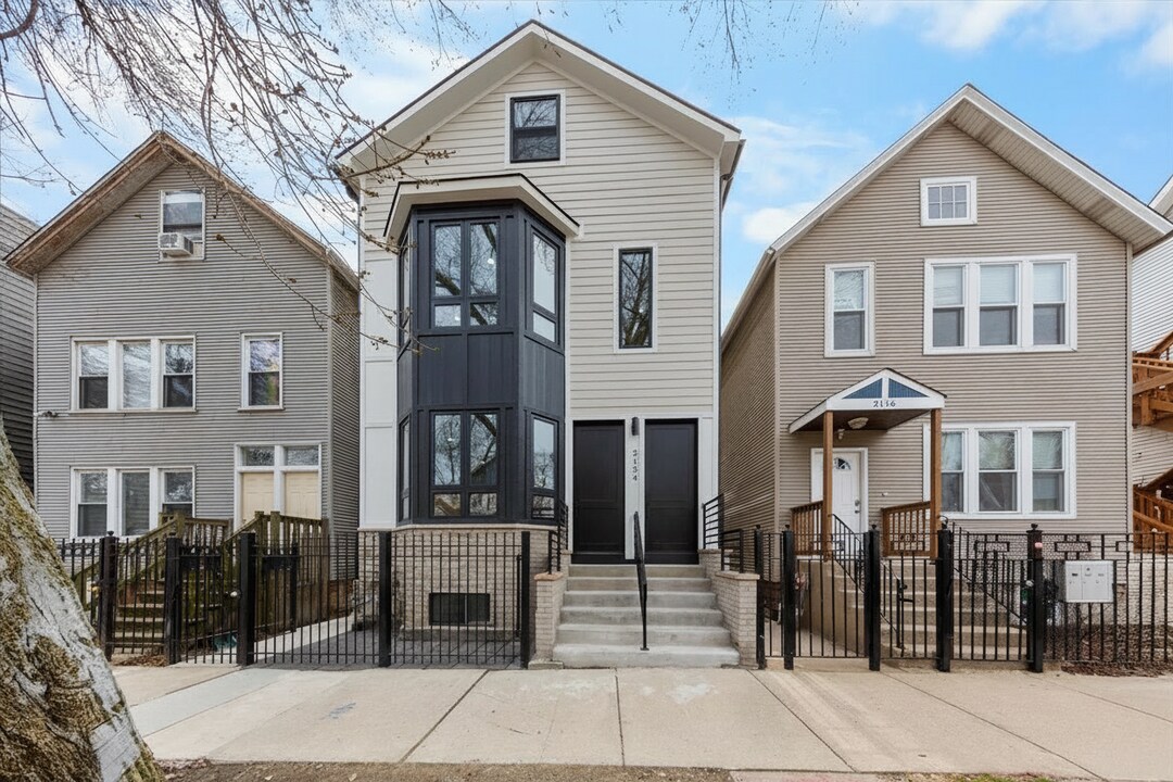 2134 N Bingham St in Chicago, IL - Foto de edificio