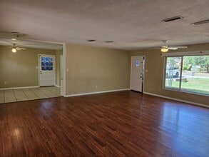 2201 NW 36th Dr in Gainesville, FL - Building Photo - Building Photo