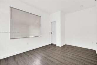 402 NW 12th Ave in Miami, FL - Building Photo - Building Photo