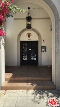 620 S Ardmore Ave in Los Angeles, CA - Foto de edificio - Building Photo