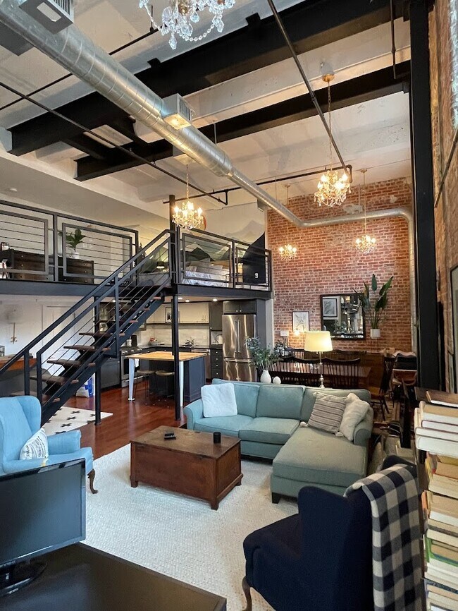 1315 Independence Ave SE, Unit 7 in Washington, DC - Foto de edificio - Building Photo