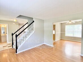 815 Chapin Wood Dr in Newport News, VA - Building Photo - Building Photo