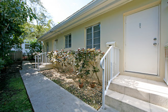 Santander in Coral Gables, FL - Foto de edificio - Building Photo