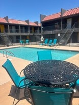 Las Brisas in Albuquerque, NM - Building Photo