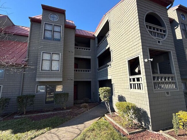9033 J M Keynes Dr in Charlotte, NC - Building Photo - Building Photo