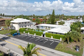 2641 Middle River Dr in Fort Lauderdale, FL - Building Photo - Building Photo