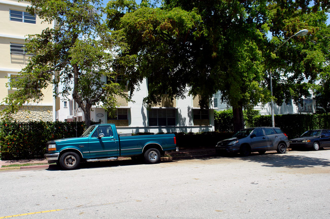 Jefferson Parkview Apartments in Miami Beach, FL - Foto de edificio - Building Photo