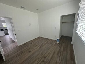 15122 Burbank Blvd in Van Nuys, CA - Building Photo - Building Photo