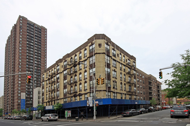 2010 Lexington Ave in New York, NY - Foto de edificio - Building Photo