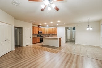 8318 Terrace Brook Dr in Houston, TX - Building Photo - Building Photo