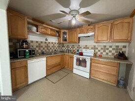 6062 Potomac Dr in King George, VA - Building Photo