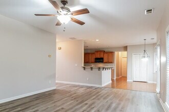 990 Amberton Ln in Powder Springs, GA - Foto de edificio - Building Photo