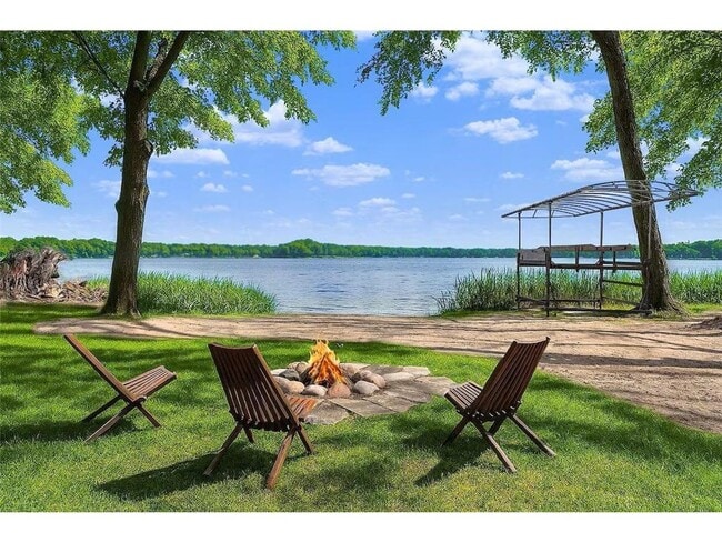 property at 5720 Oakview Ln N