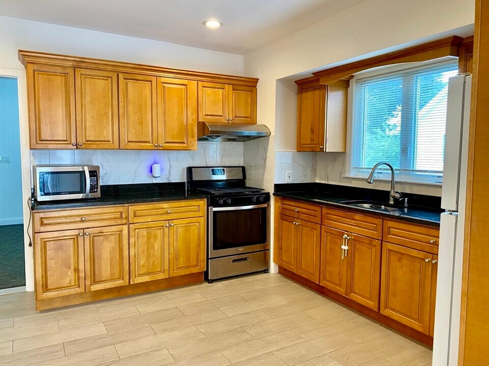 21 Heldun St, Unit 2 in Boston, MA - Building Photo