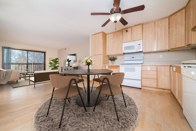 Maple Ridge Apartment Homes in Maplewood, MN - Building Photo - Building Photo