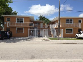 1575 NW 59th St in Miami, FL - Building Photo - Building Photo