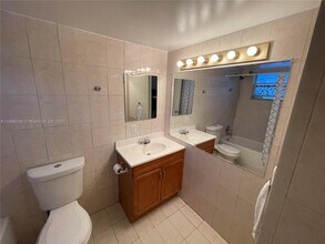 1801 S Treasure Dr in North Bay Village, FL - Building Photo - Building Photo