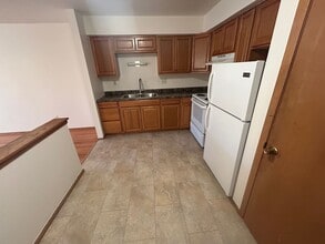 10253 W Cleveland Ave in West Allis, WI - Foto de edificio - Interior Photo