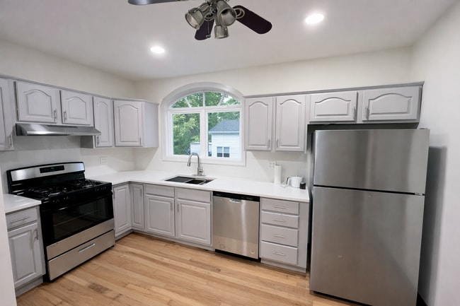 5833 W Peterson Ave, Unit 1 in Chicago, IL - Building Photo - Building Photo