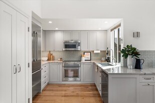 325 S Sierra Ave in Solana Beach, CA - Building Photo