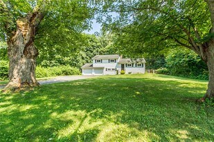 354 Marsh Rd in Pittsford, NY - Building Photo