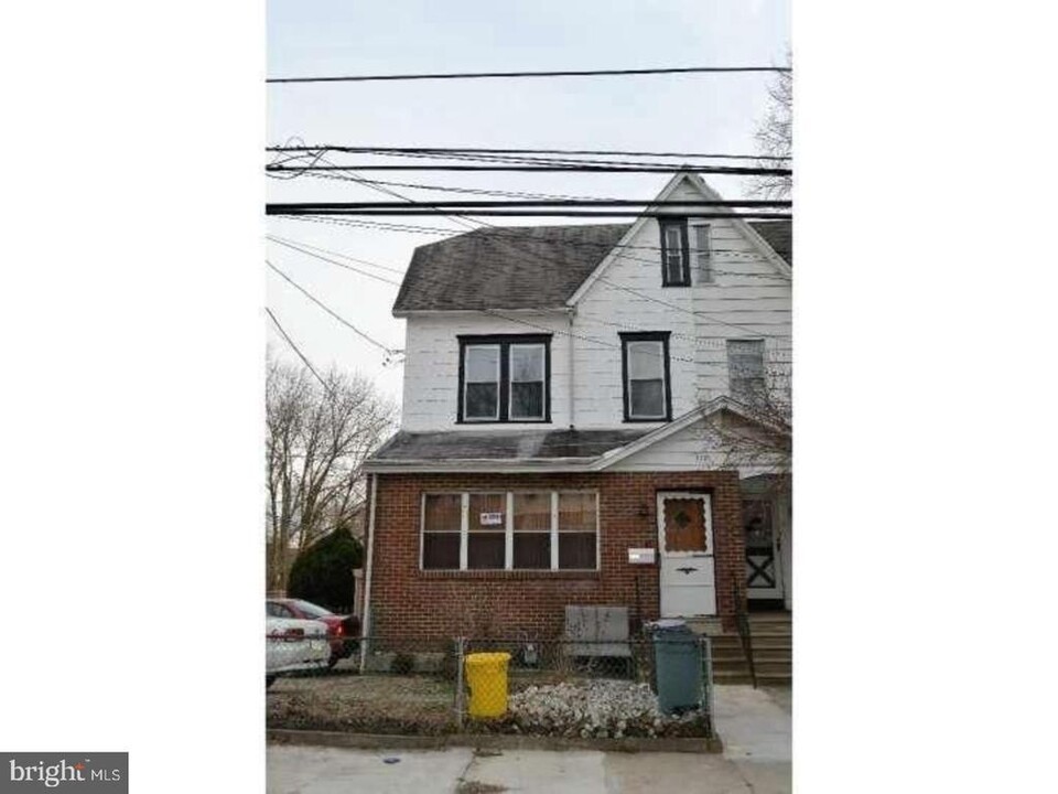 1121 Elmwood Ave in Sharon Hill, PA - Building Photo