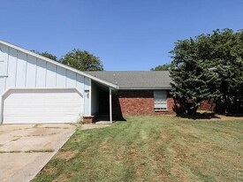 9905 E 21st Pl in Tulsa, OK - Building Photo