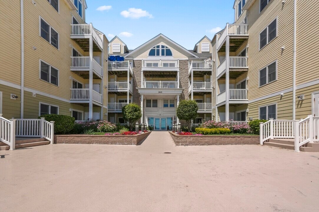 360 Revere Beach Blvd, Unit 313 in Revere, MA - Foto de edificio