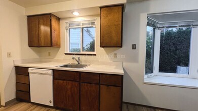 1403 SE 130th Ave in Portland, OR - Building Photo - Building Photo
