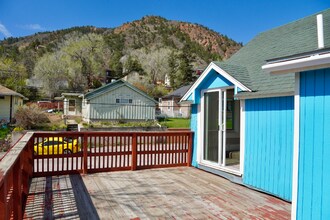 810 Prospect Pl in Manitou Springs, CO - Foto de edificio - Building Photo