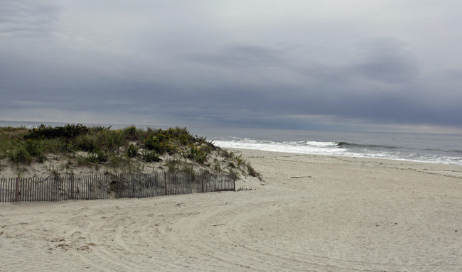 Riviera Towers in Long Beach, NY - Building Photo - Building Photo